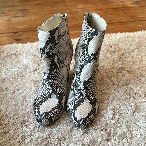 Snakeskin Steve Madden Booties - Picture 3 of 4